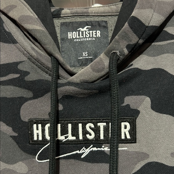 Hollister Black and Gray Camouflage Sweatshirt - Picture 2 of 4